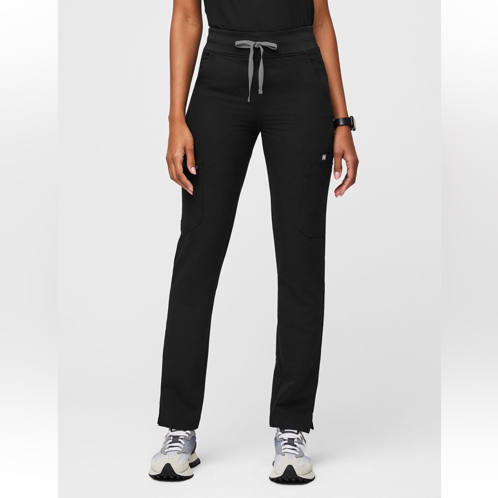 Figs Women's Yola Black Jogger Scrub Pants